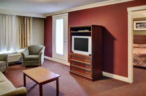 Lakeview Inns & Suites - Edson Airport West Room photo